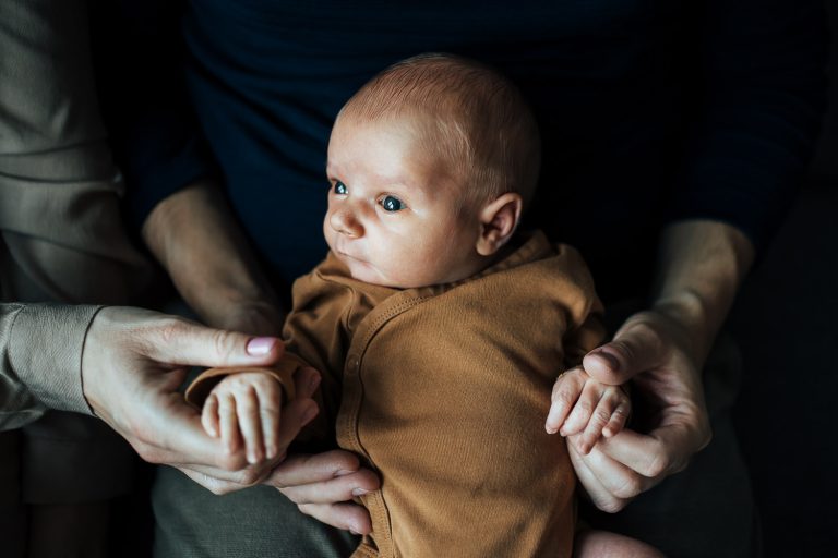 Novorozenec při newborn focení v Liberci