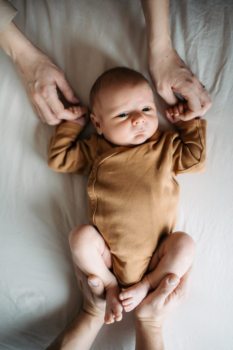 Novorozenec při newborn focení v Liberci
